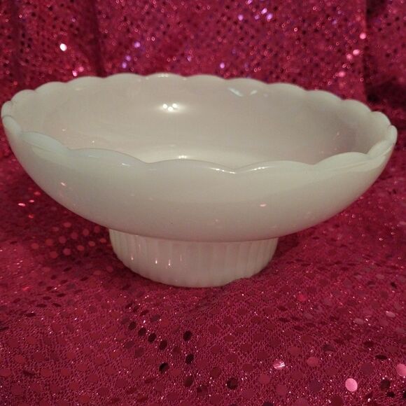 Vintage Y2K E.O Brody Milk Glass Candy Dish Bowl Scalloped Edge Ribbed Pedestal - Picture 1 of 7